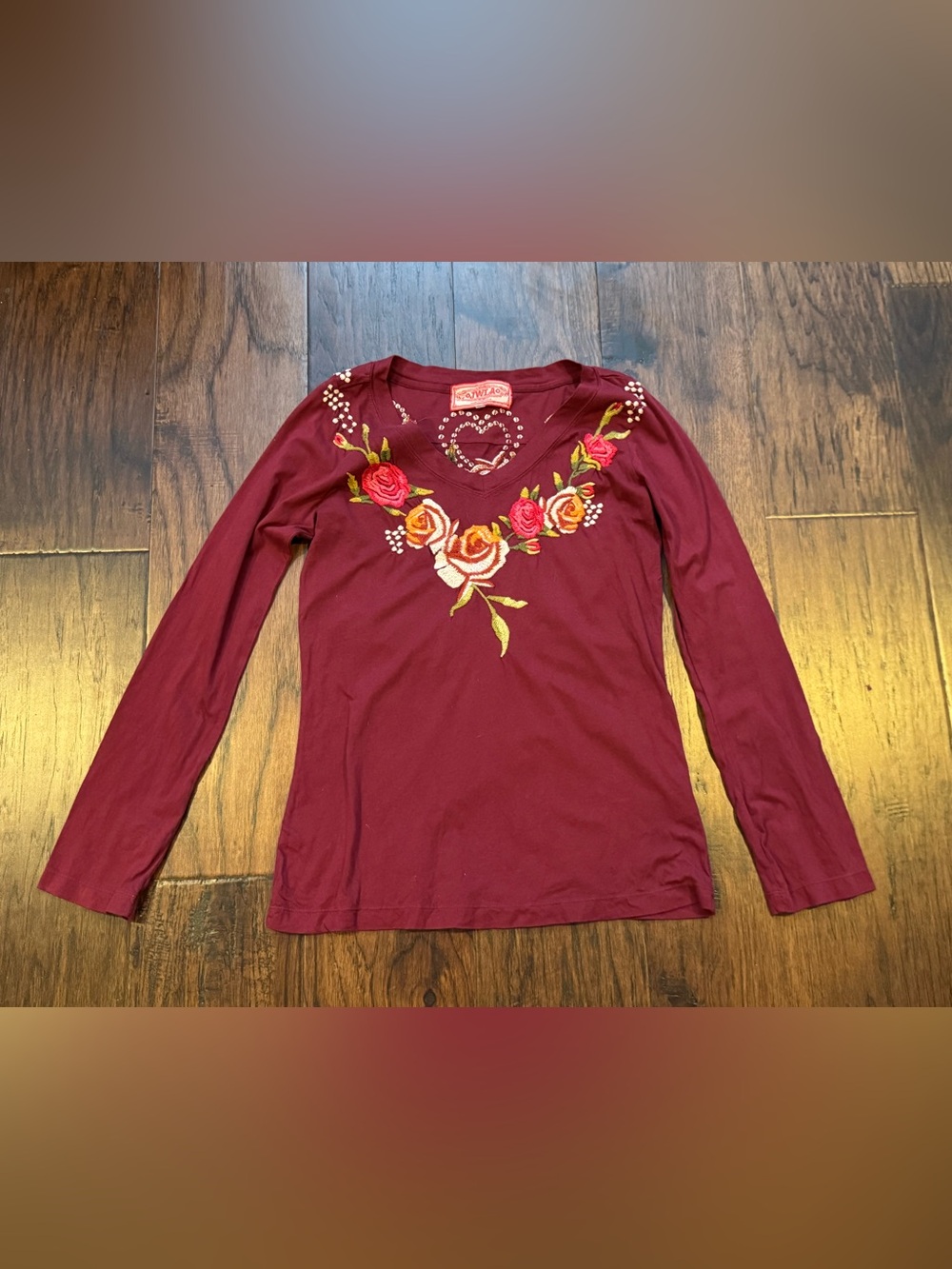 JWLA by Johnny Was embroidered v-neck shirt in Dark Red - Large (fits Medium)